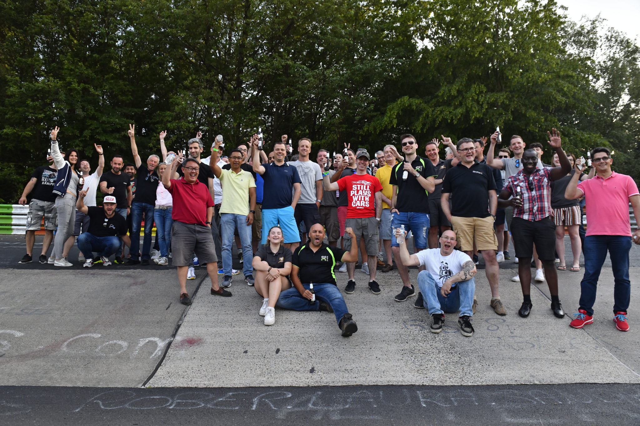 group photo track walk karussell